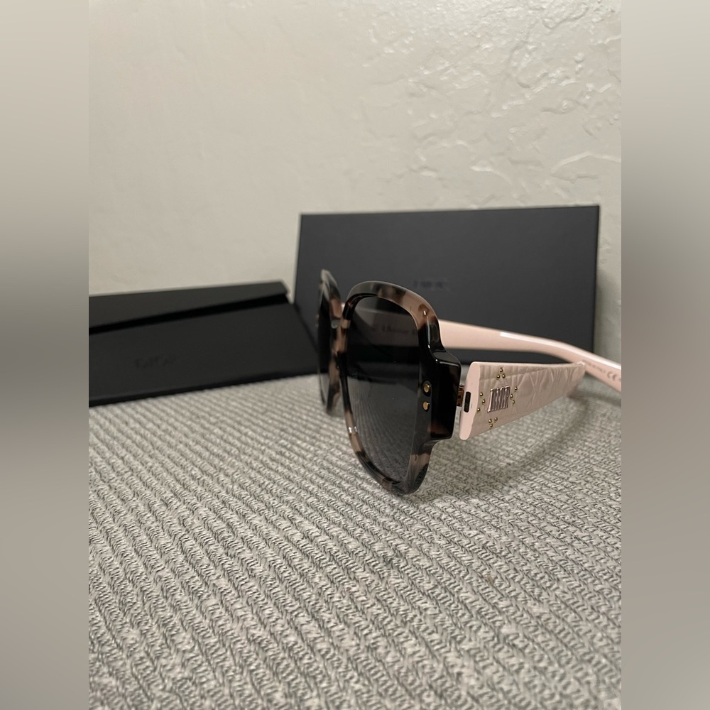 🎉HP🎉New Lady Dior Christian Dior Light Pink💖Studded 57mm Sunglasses Italy - Picture 7 of 16